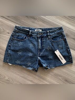 ✨NEW✨ Vigoss Women's Dark Wash Star Denim Frayed Hem Shorts